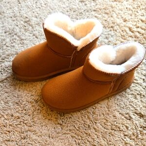 Cozy Tan Shearling-Lined Kids Boots